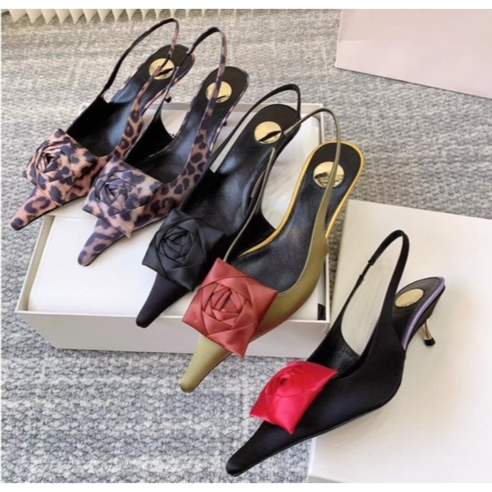 Women Fashion Show - Zomer Dames Nieuwe Puntige Sandalen Met