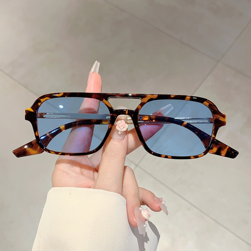 Trendy dames zonnebrillen met  - Women'S Fashion Eyeglasses recensie en prijs
